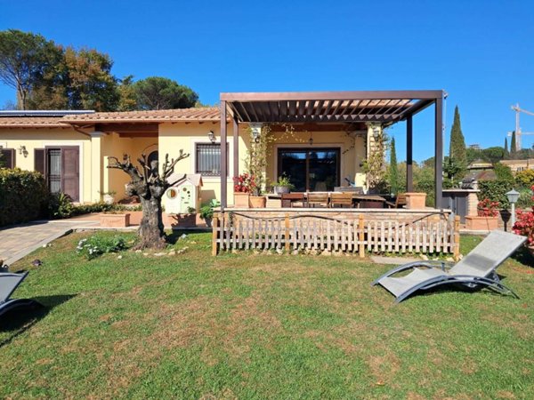 casa indipendente in vendita a Roma in zona Grottarossa