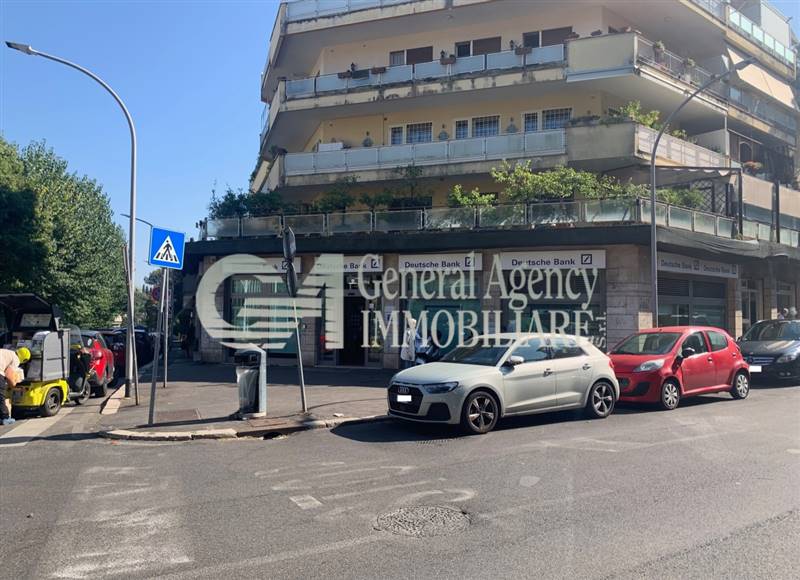 negozio in vendita a Roma in zona EUR