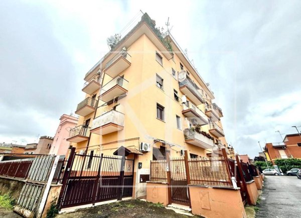 appartamento in vendita a Roma in zona Torre Maura