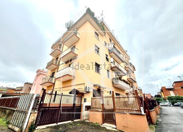 appartamento in vendita a Roma in zona Torre Maura