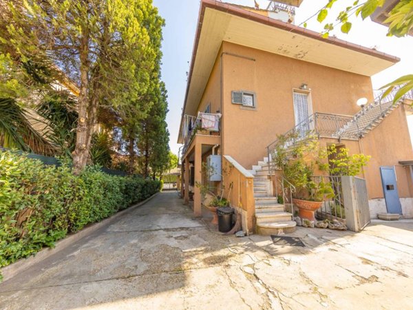appartamento in vendita a Roma in zona Ardeatino