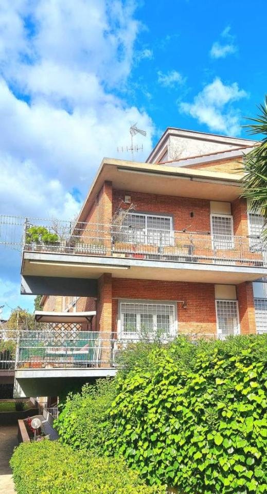 appartamento in vendita a Roma in zona EUR