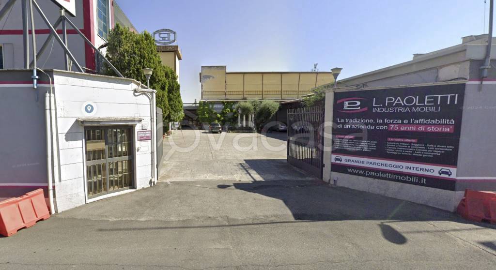 capannone in vendita a Roma in zona San Basilio