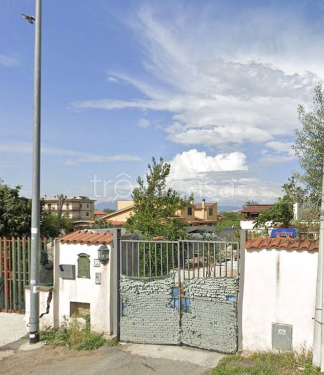 appartamento in vendita a Roma in zona Lago Regillo