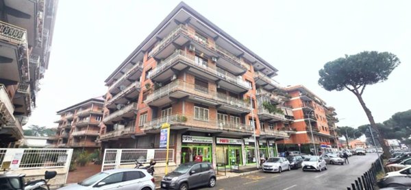 appartamento in vendita a Roma in zona Appio Latino