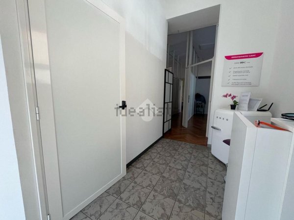 locale commerciale in vendita a Roma in zona Appio Latino