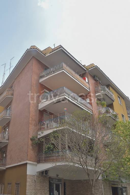 appartamento in vendita a Roma in zona Tuscolano