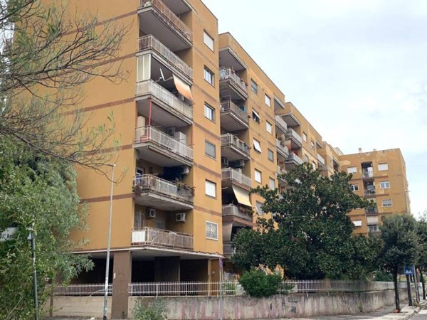 appartamento in vendita a Roma in zona Torre Angela