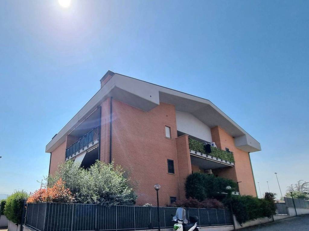 appartamento in vendita a Roma in zona Castelverde