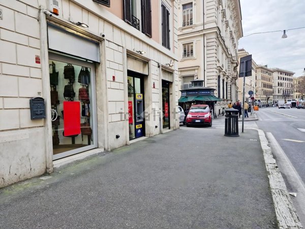 appartamento in vendita a Roma in zona Rione Regola