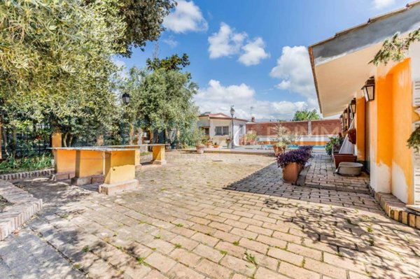 casa indipendente in vendita a Roma in zona Casal Palocco