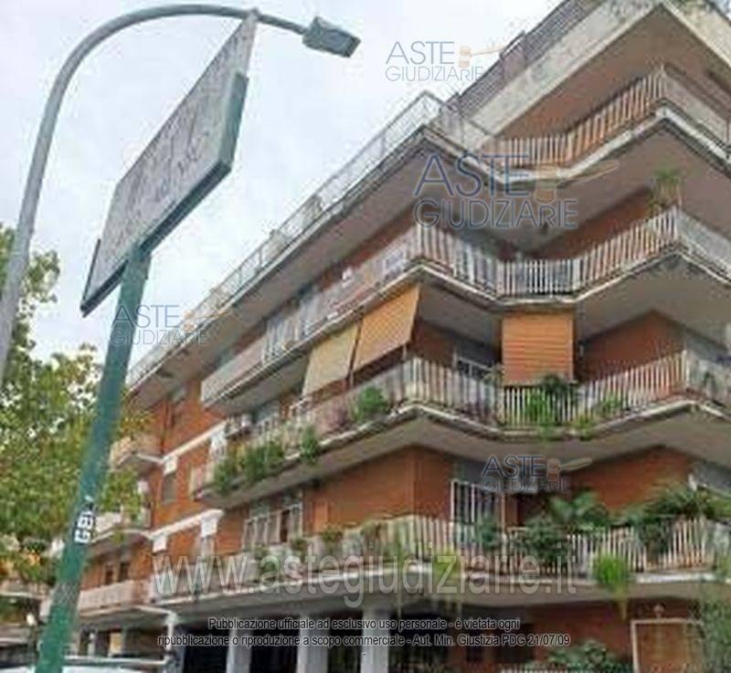 appartamento in vendita a Roma in zona Appio Claudio