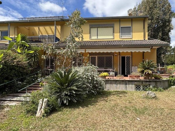 casa indipendente in vendita a Roma in zona Casal Palocco