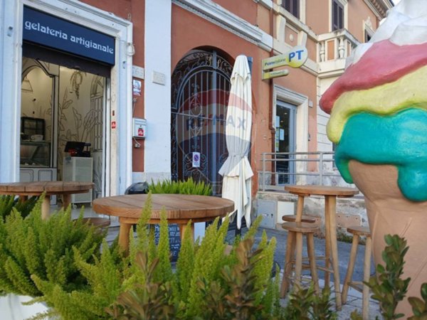 negozio in vendita a Roma in zona Ostia
