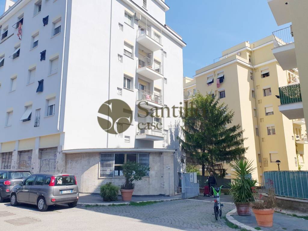 appartamento in vendita a Roma in zona Tuscolano