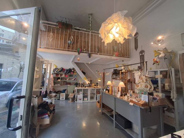 locale commerciale in vendita a Roma in zona Appio Latino