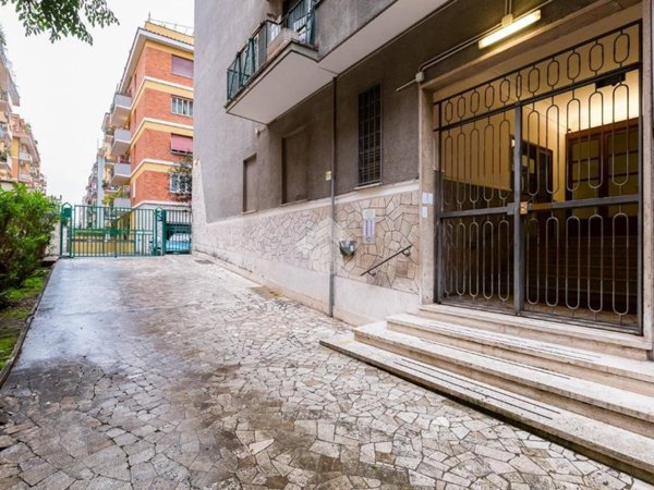 appartamento in vendita a Roma in zona Appio Latino