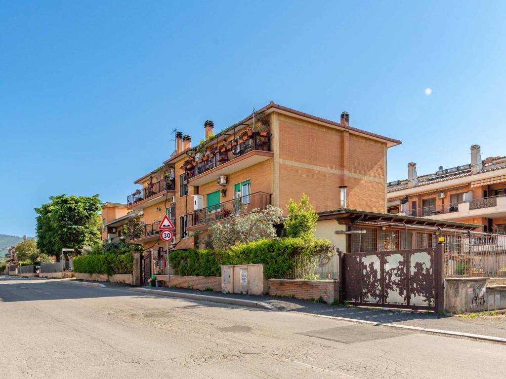 appartamento in vendita a Roma in zona Finocchio