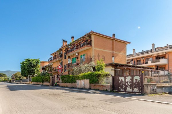 appartamento in vendita a Roma in zona Finocchio