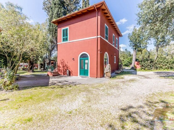 casa indipendente in vendita a Roma in zona Ardeatino