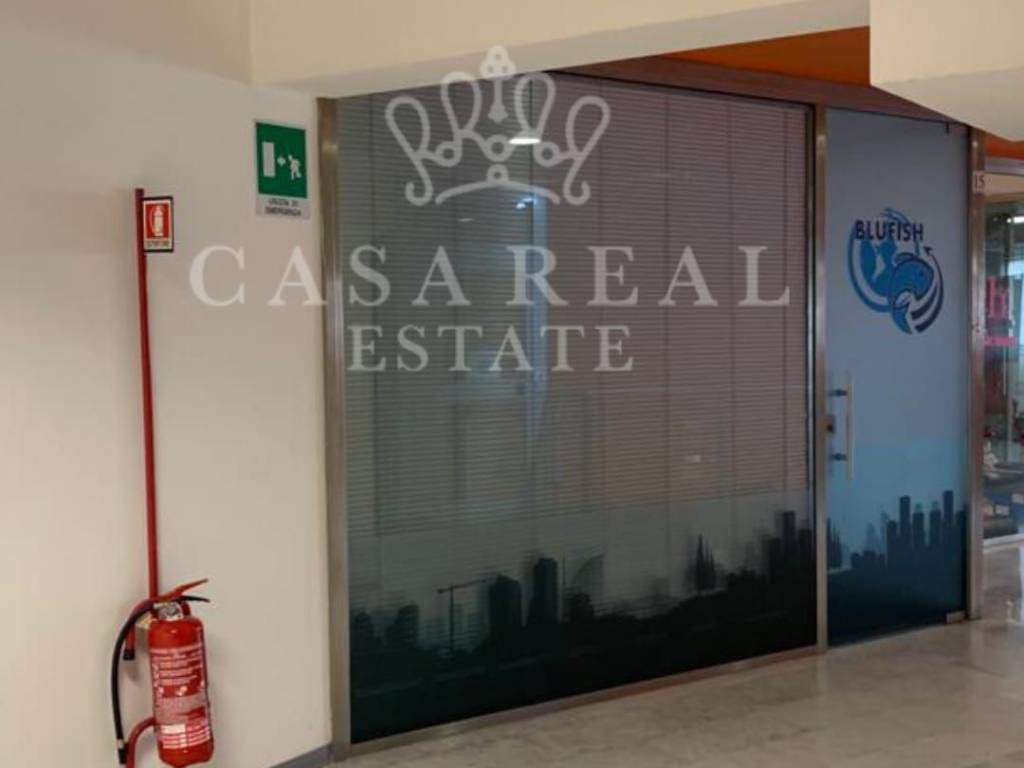 ufficio in vendita a Roma in zona Casal Palocco