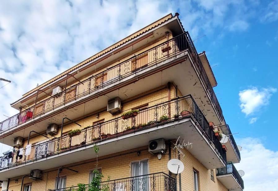 appartamento in vendita a Roma in zona Pantan Monastero