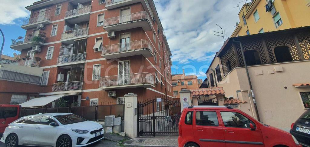 appartamento in vendita a Roma in zona Tuscolano
