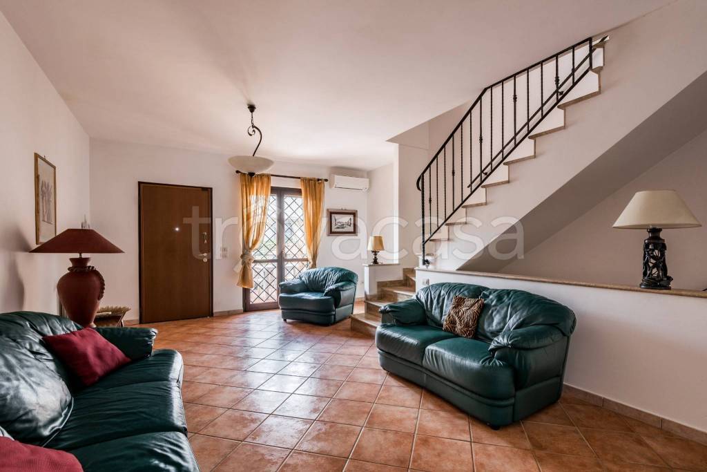 casa indipendente in vendita a Roma in zona Infernetto