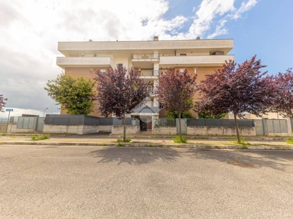 appartamento in vendita a Roma in zona Lunghezza