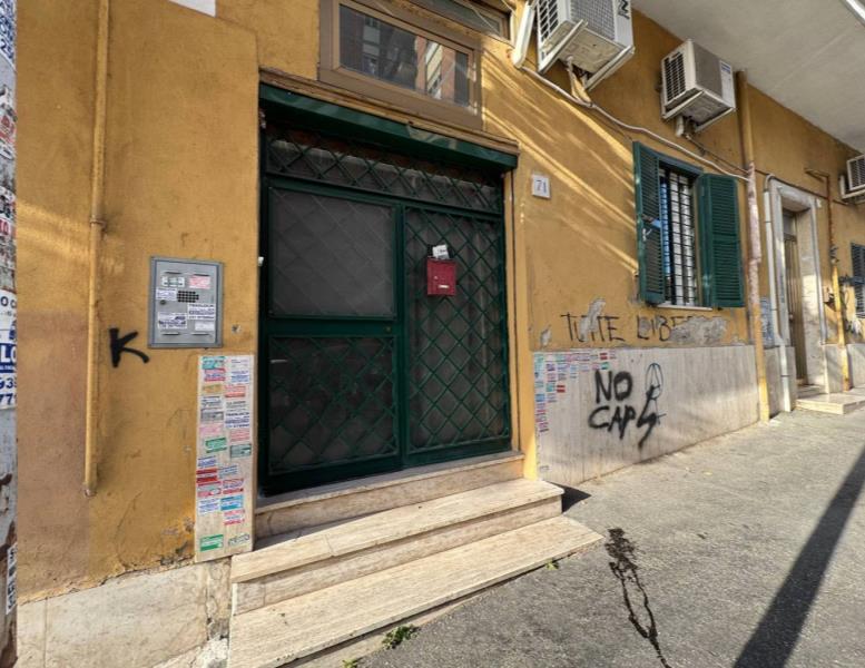 appartamento in vendita a Roma in zona Tuscolano
