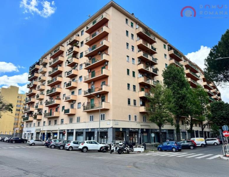 appartamento in vendita a Roma in zona Ostiense