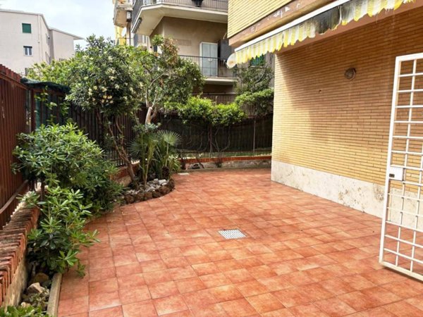 appartamento in vendita a Roma in zona Ostia