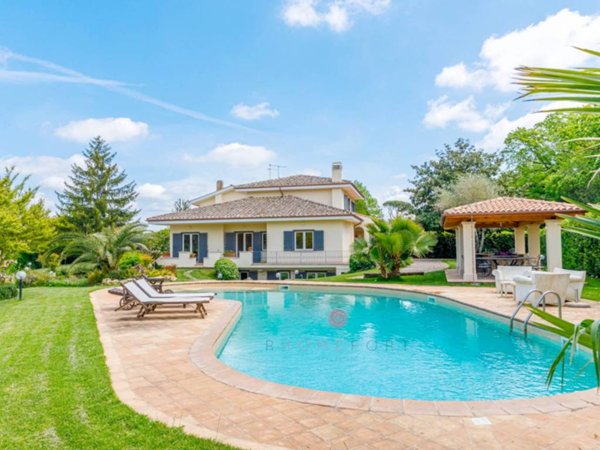 casa indipendente in vendita a Roma in zona Olgiata