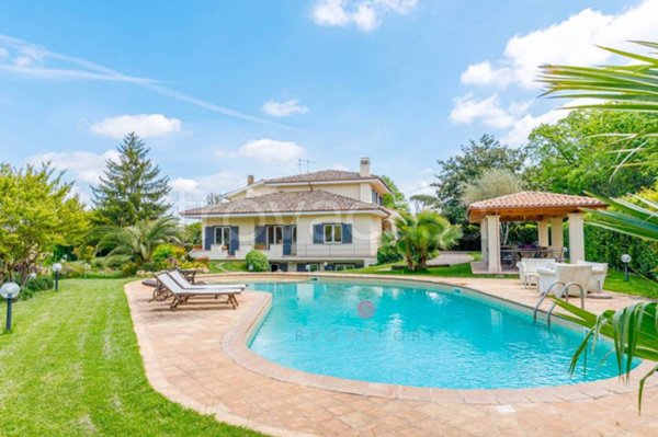 casa indipendente in vendita a Roma in zona San Basilio