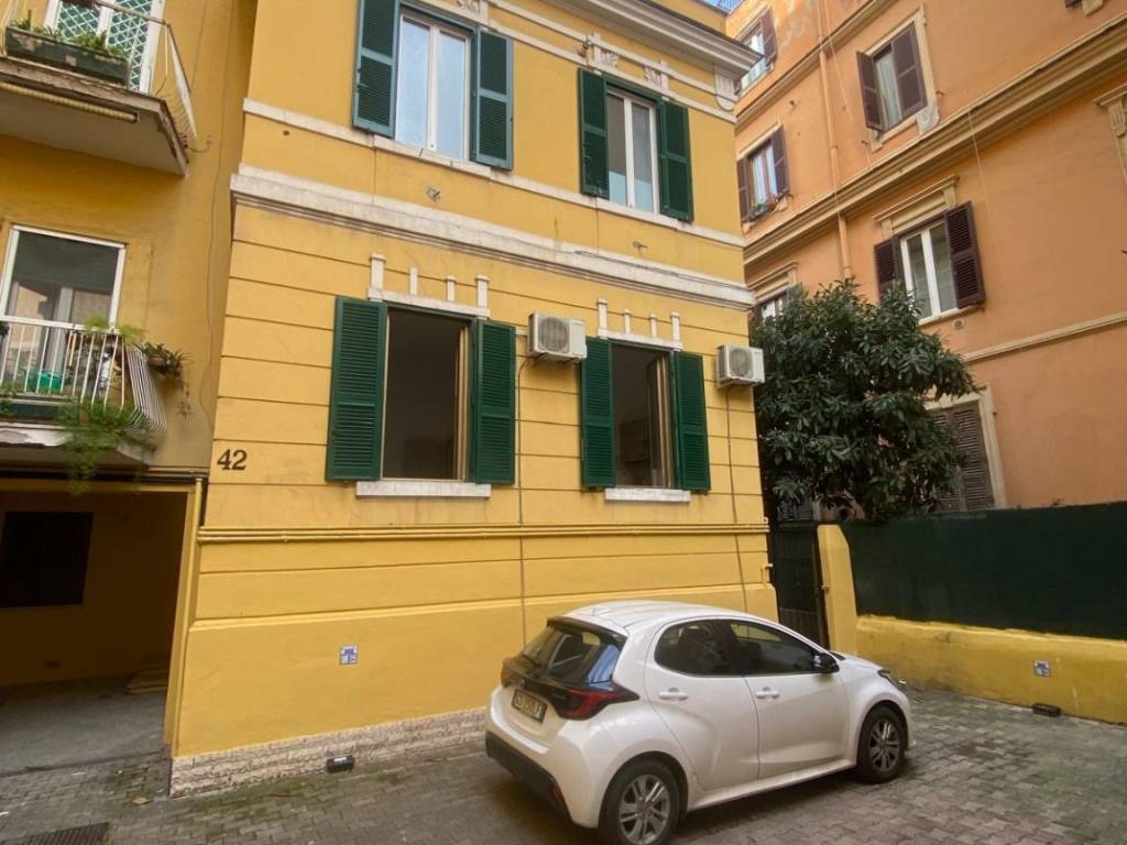 appartamento in vendita a Roma in zona Appio Latino