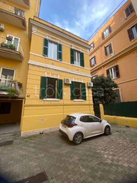 appartamento in vendita a Roma in zona Appio Latino