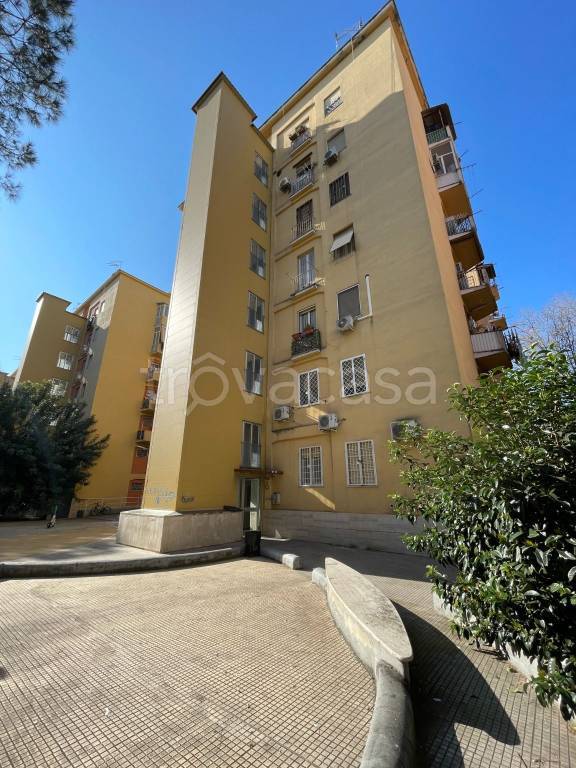 appartamento in vendita a Roma in zona Ardeatino
