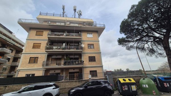 appartamento in vendita a Roma in zona Corviale