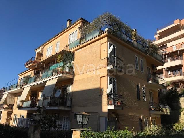 appartamento in vendita a Roma in zona Tomba di Nerone