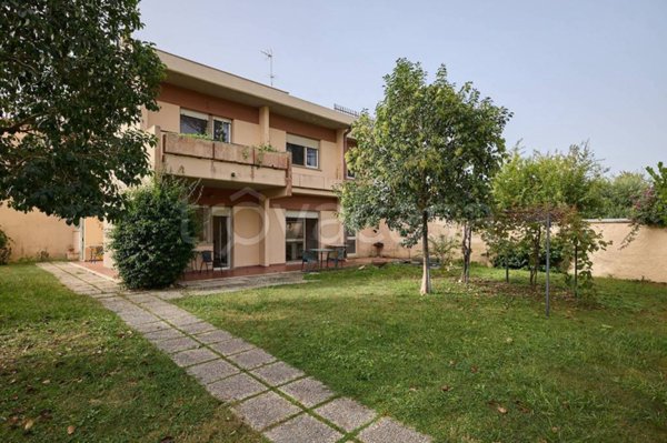 casa indipendente in vendita a Roma in zona Infernetto