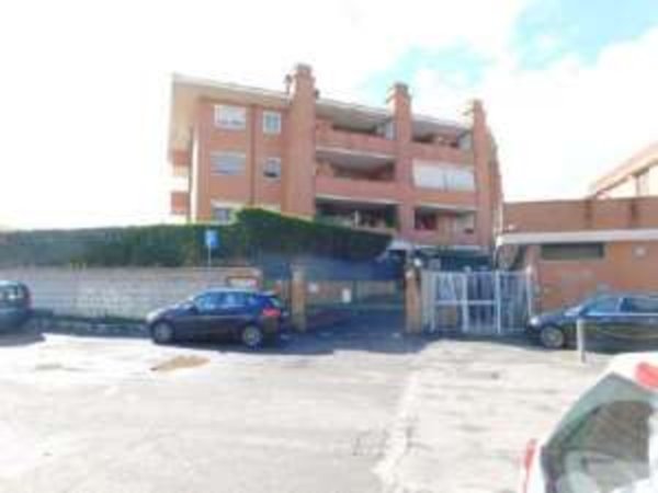 appartamento in vendita a Roma in zona Torre Angela