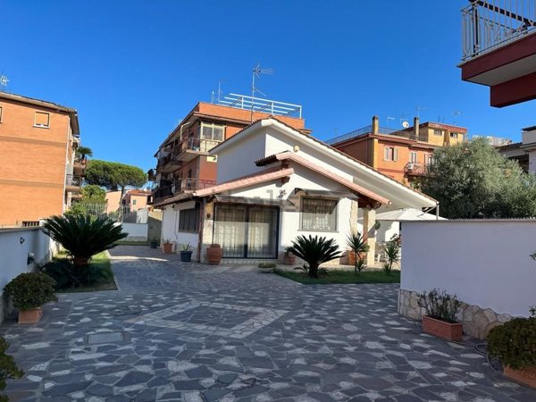 appartamento in vendita a Roma in zona Acilia