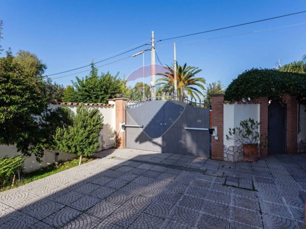 casa indipendente in vendita a Roma in zona Ostia Antica