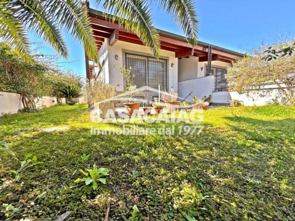 casa indipendente in vendita a Roma in zona Casal Palocco