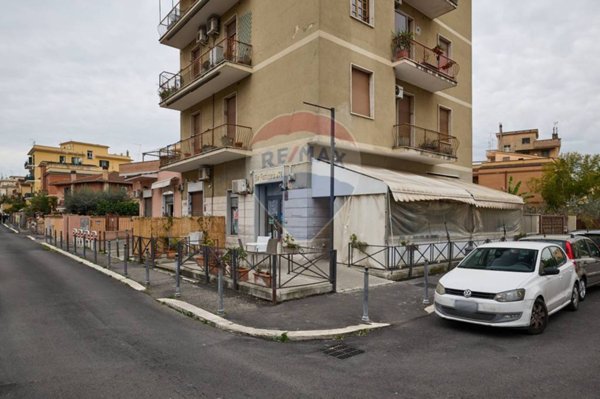 negozio in vendita a Roma in zona Ponte Mammolo