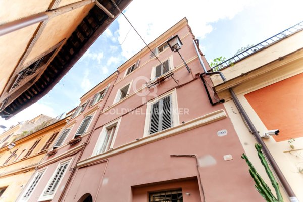 appartamento in vendita a Roma in zona Rione Monti/Campitelli