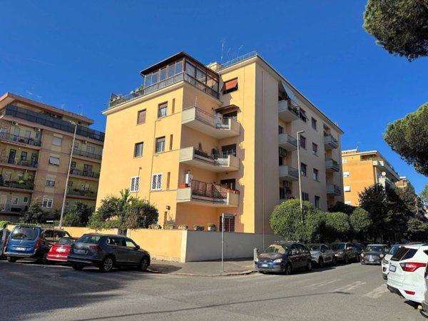 appartamento in vendita a Roma in zona Ostia