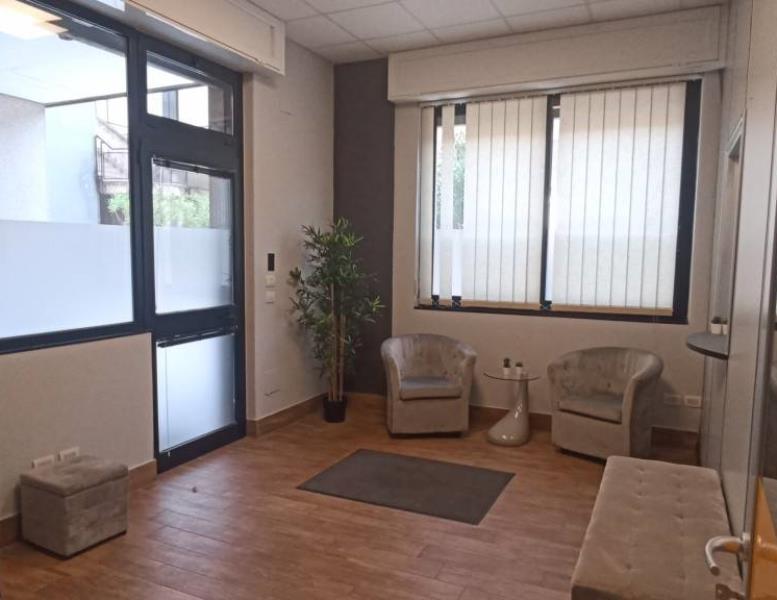 negozio in vendita a Roma in zona San Basilio