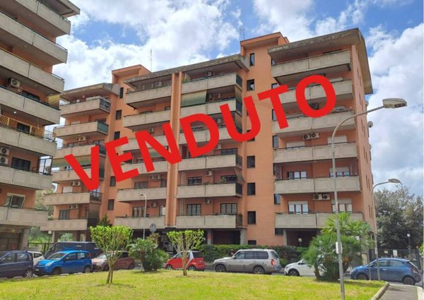appartamento in vendita a Roma in zona Corviale