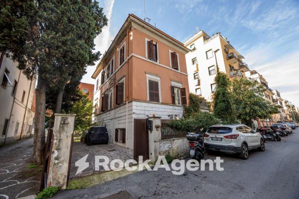 appartamento in vendita a Roma in zona Della Vittoria